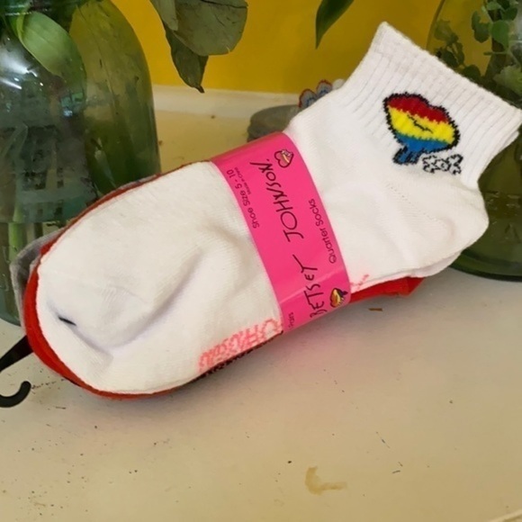 6 pairs Betsey Johnson quarter socks - Picture 1 of 7